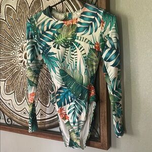 Vince Camuto Long Sleeve swimsuit